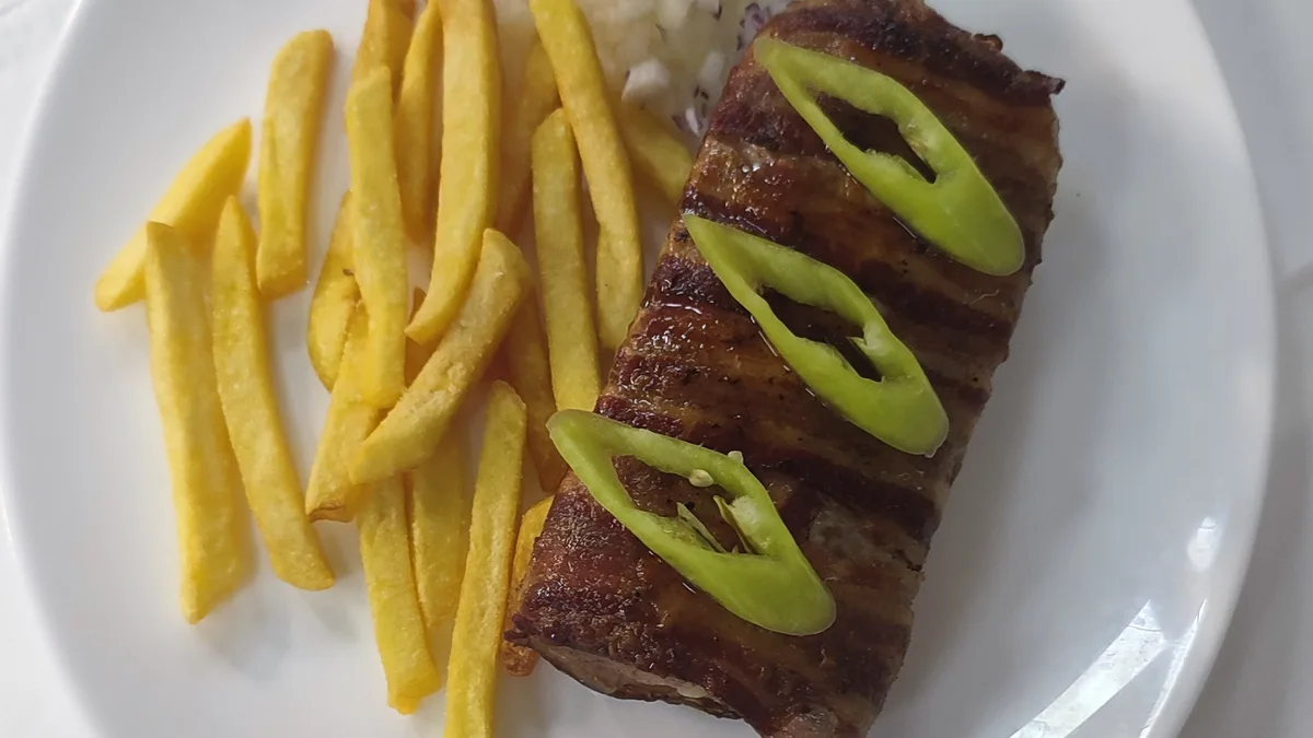 Punjena rolovana vešalica