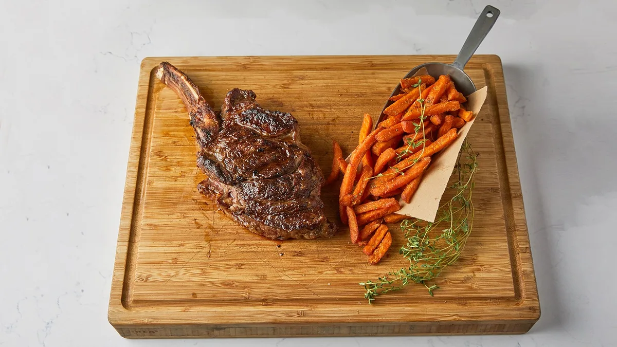 Tomahawk black angus australia - Ribeye Beef Steak 1300 g