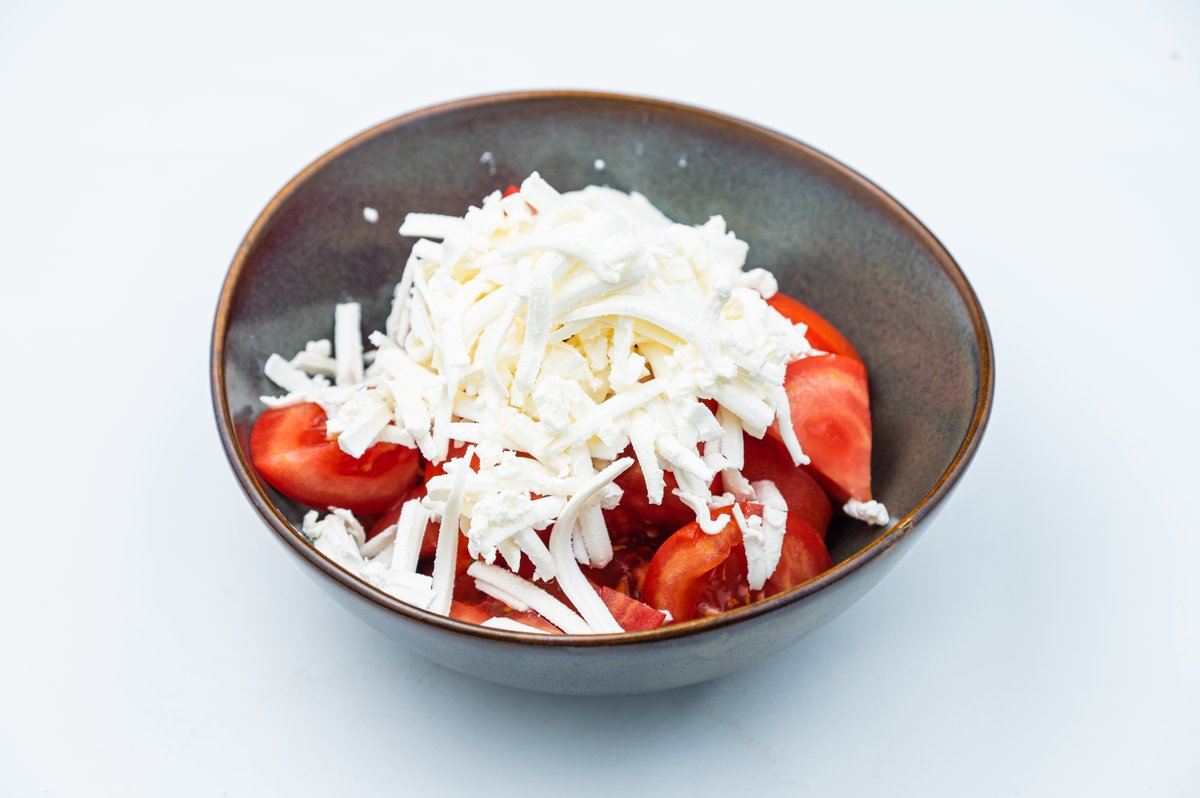 Paradajz i sir salata