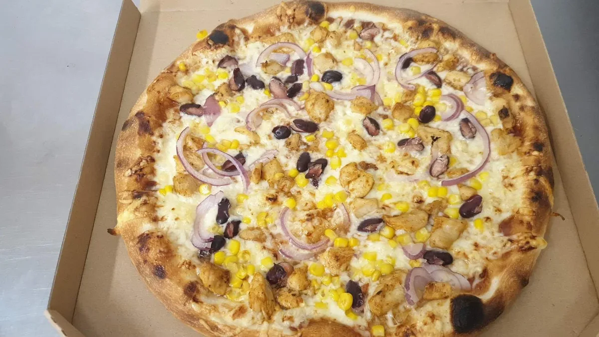 BBQ chicken pizza (32 cm)