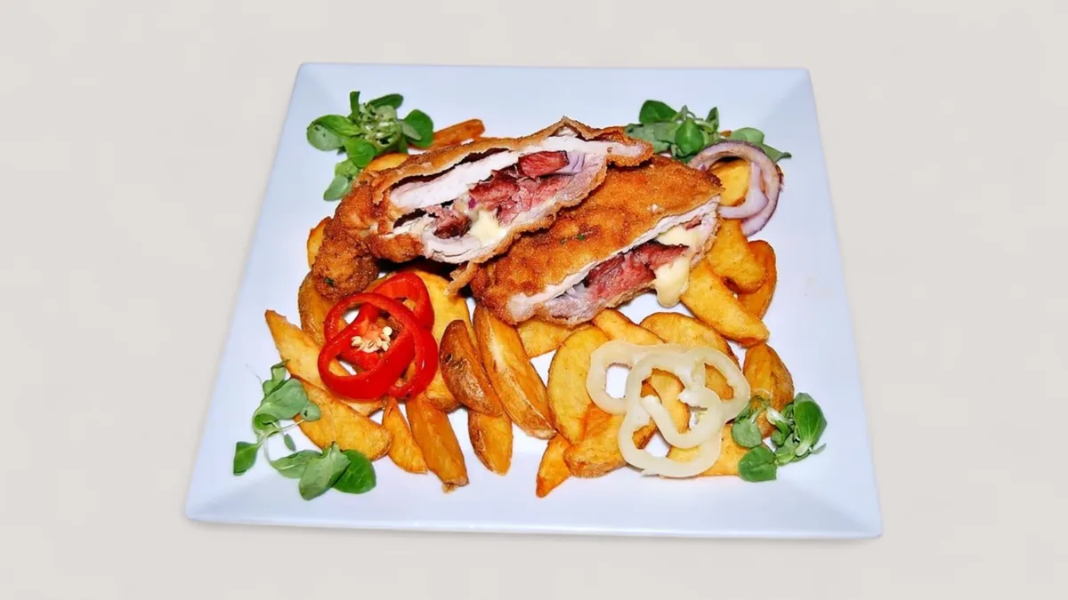 Csülökkel-lila hagymával töltött karaj steak burgonya