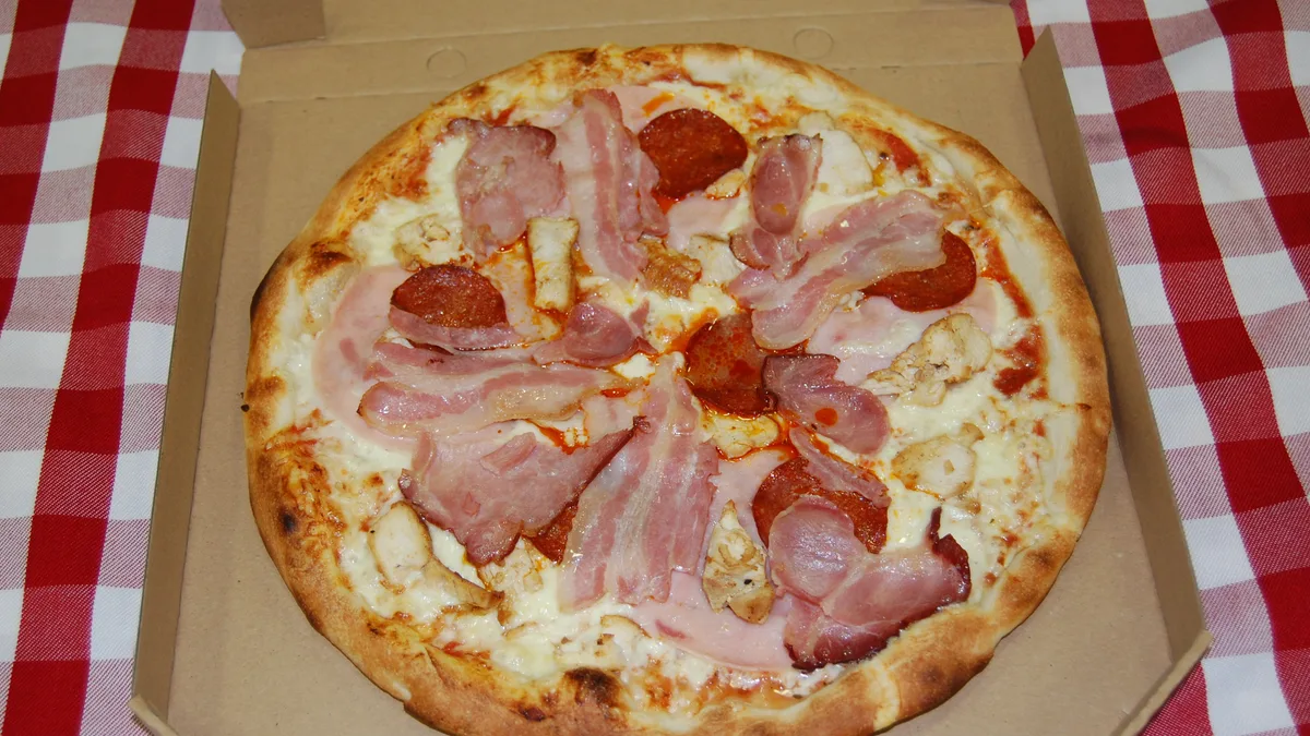 Húshegy pizza (32 cm)