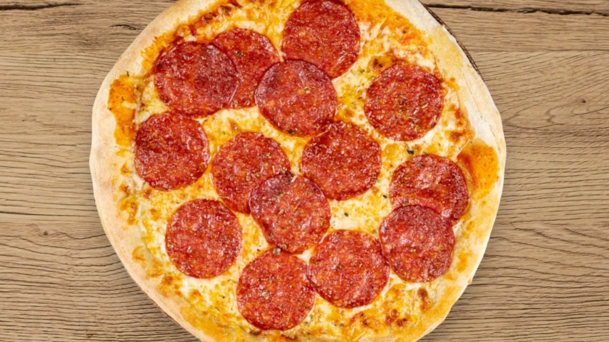 Szalámis pizza (32 cm)