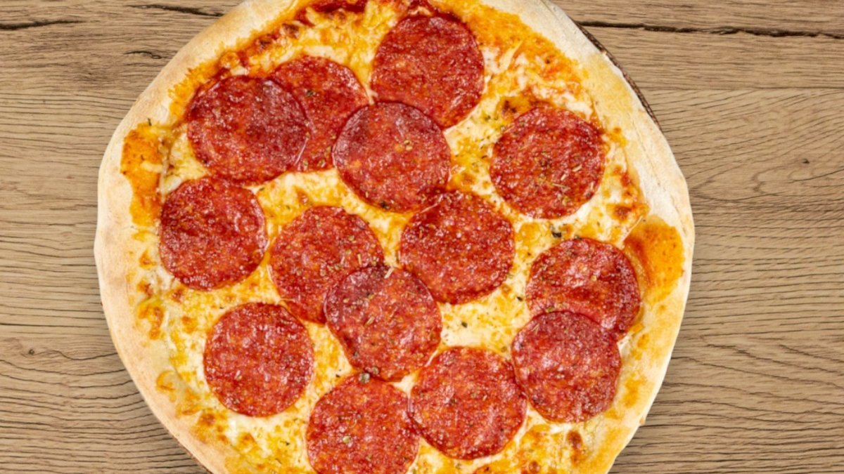Szalámis pizza (40 cm)