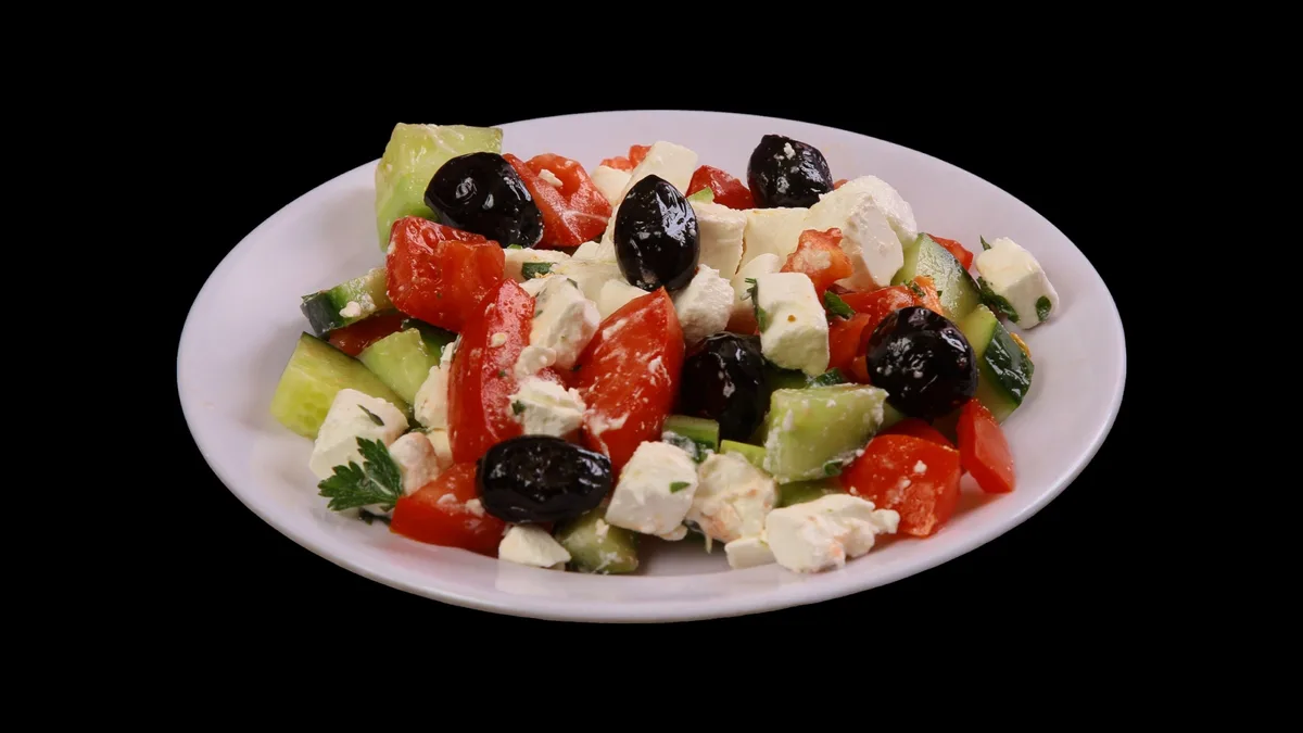 Feta sajtos saláta