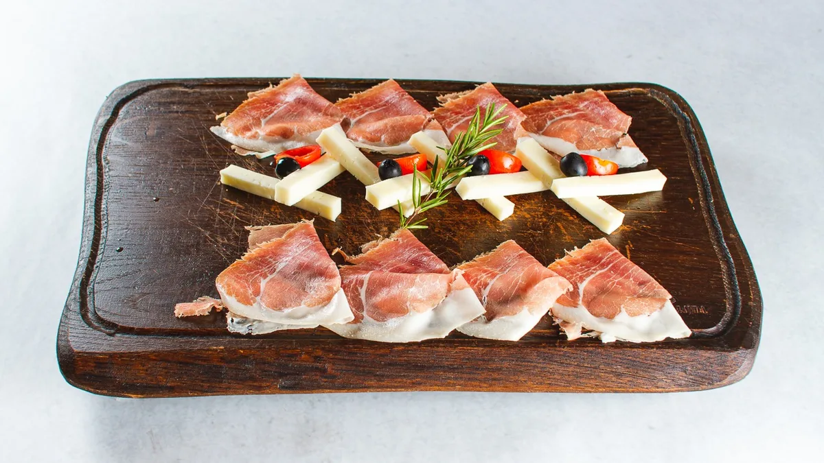 Pršut di Parma s sirom Pecorino