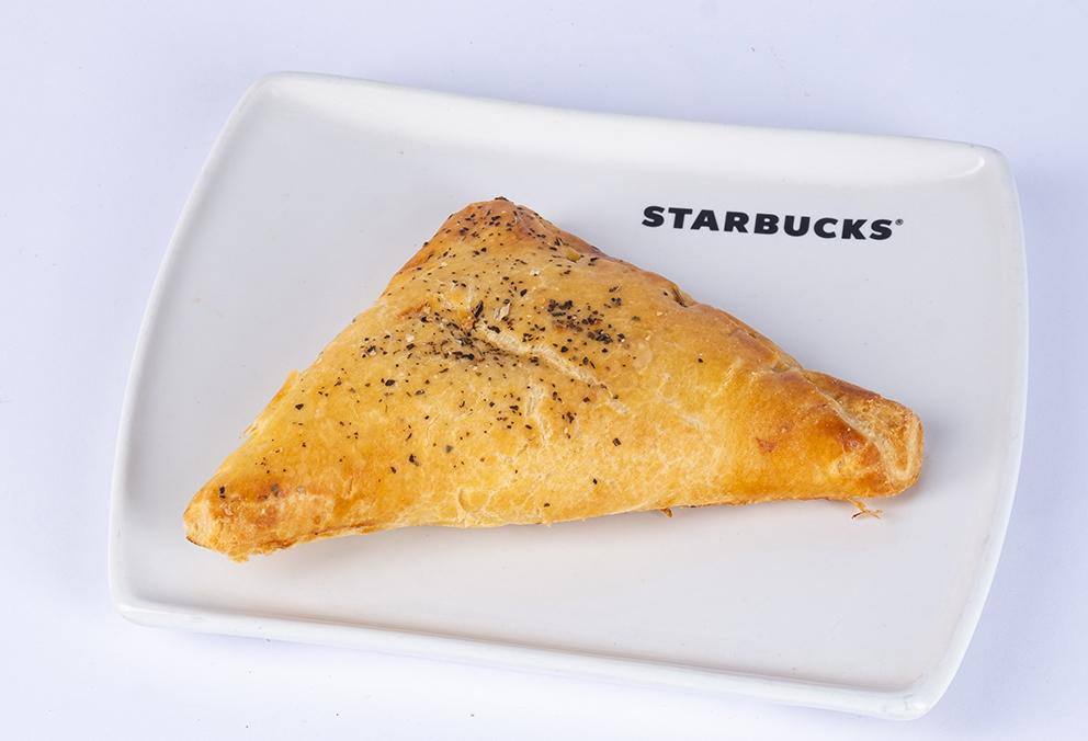 Empanada De 3 Quesos Y Tomate