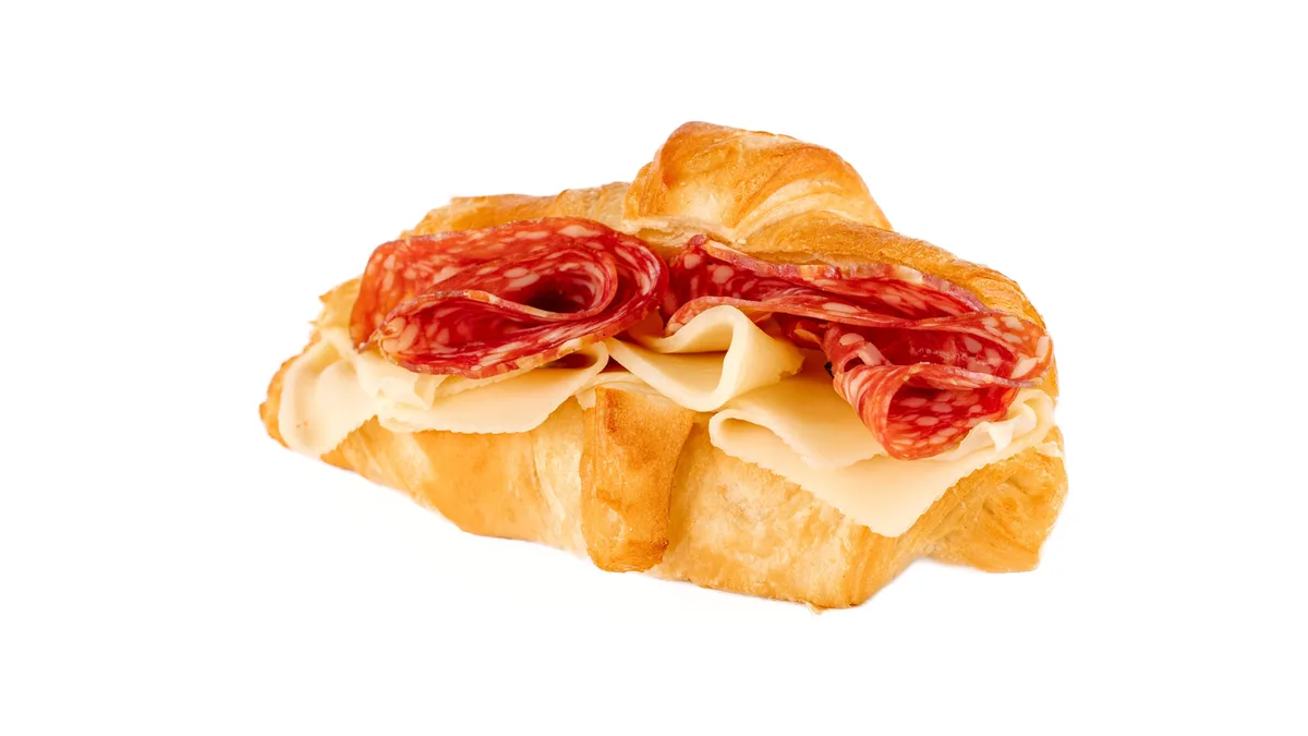Szalámis croissant