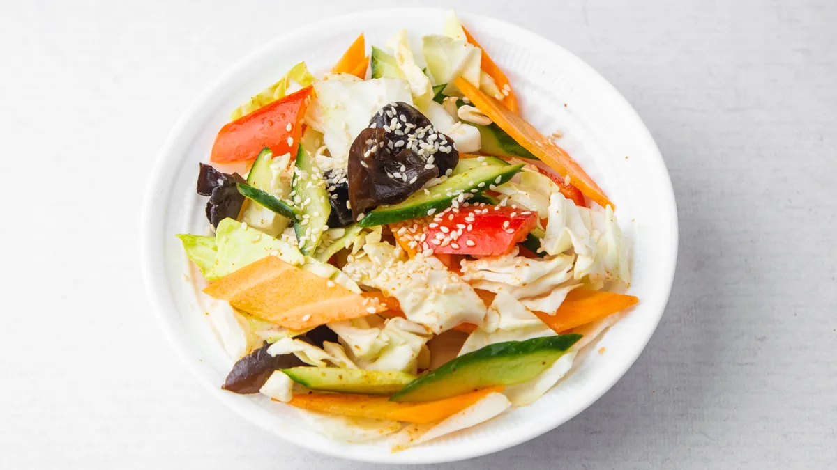 8. Mešano povrće sichuan salad 🌶️🌶️🌶️