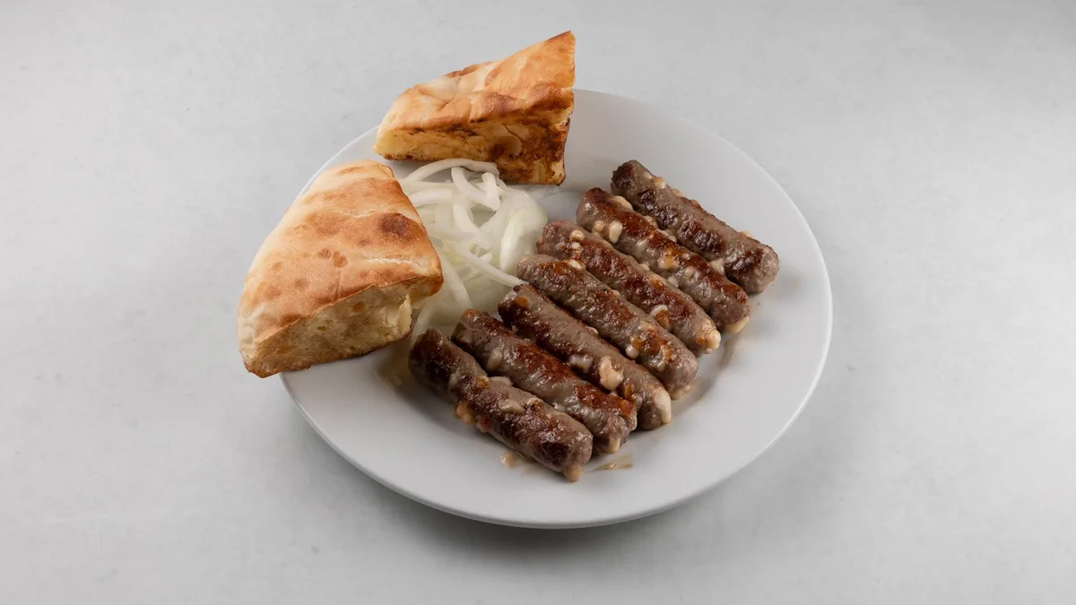 Juneći ćevapčići punjeni sirom