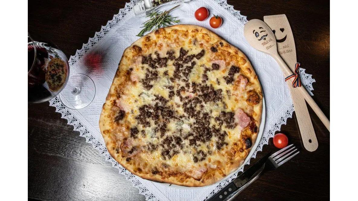 Pizza steak and grill