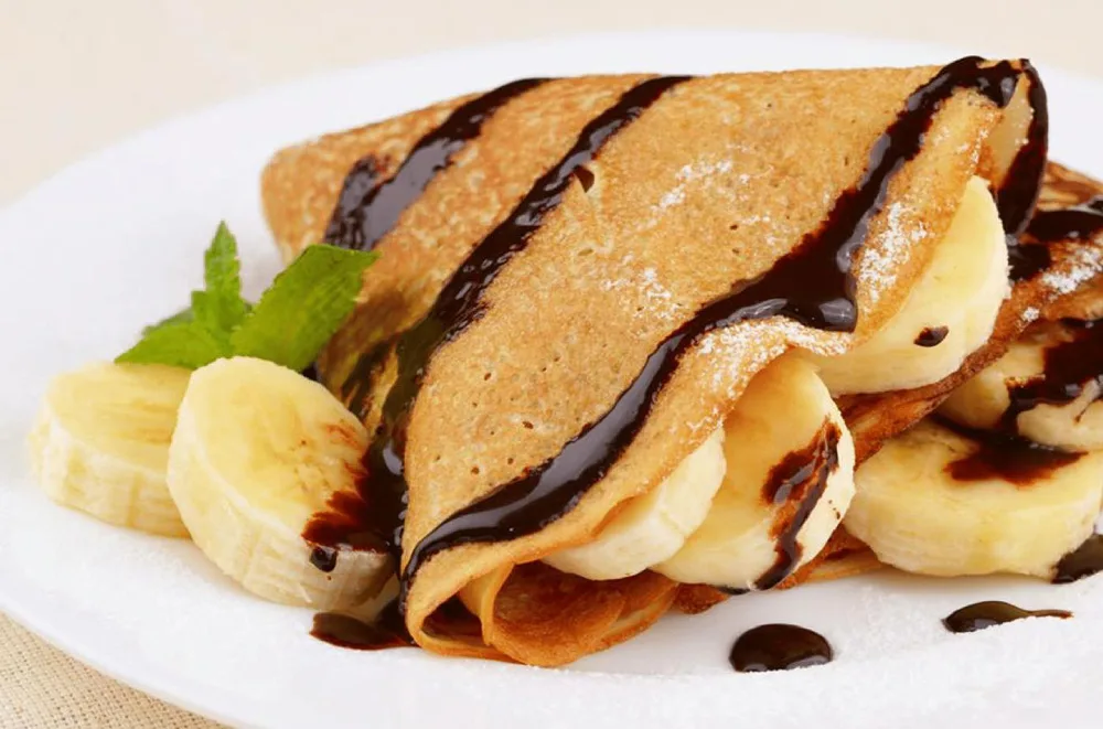 Clatite cu ciocolata, banane si biscuiti