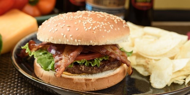 Cheddar and Bacon Cheeseburger