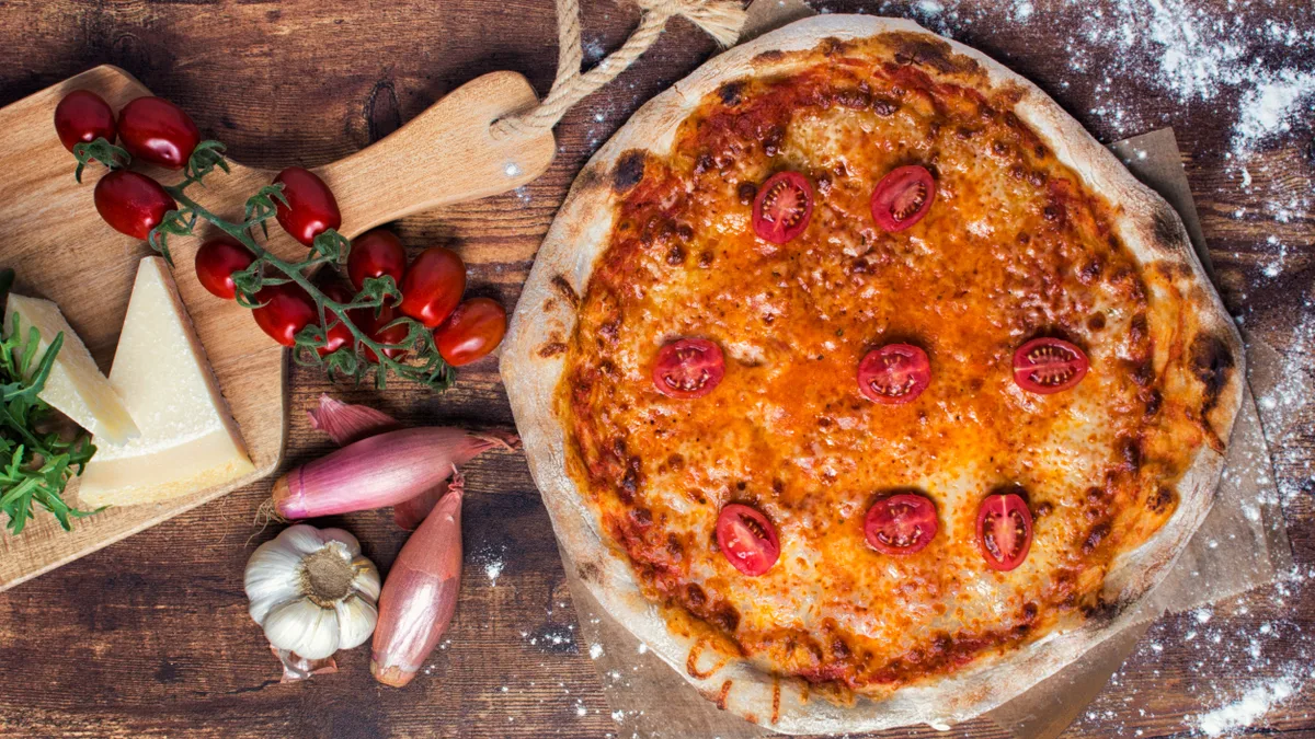 Buffala mozzarella – koktélparadicsom  pizza