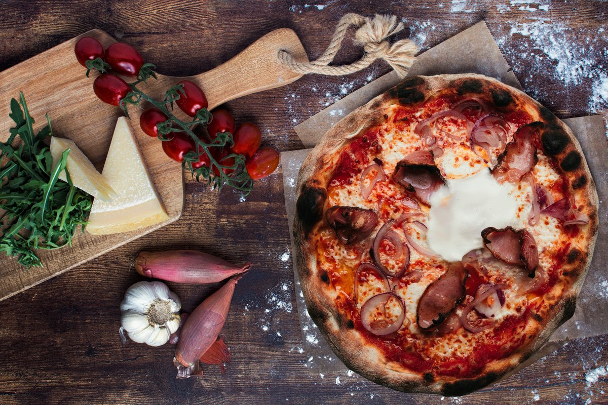 Guanciale - hagyma - tojás pizza