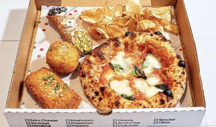 Pizza Bento Box with potato chips, 1 arancino and 1 fried mozzarella