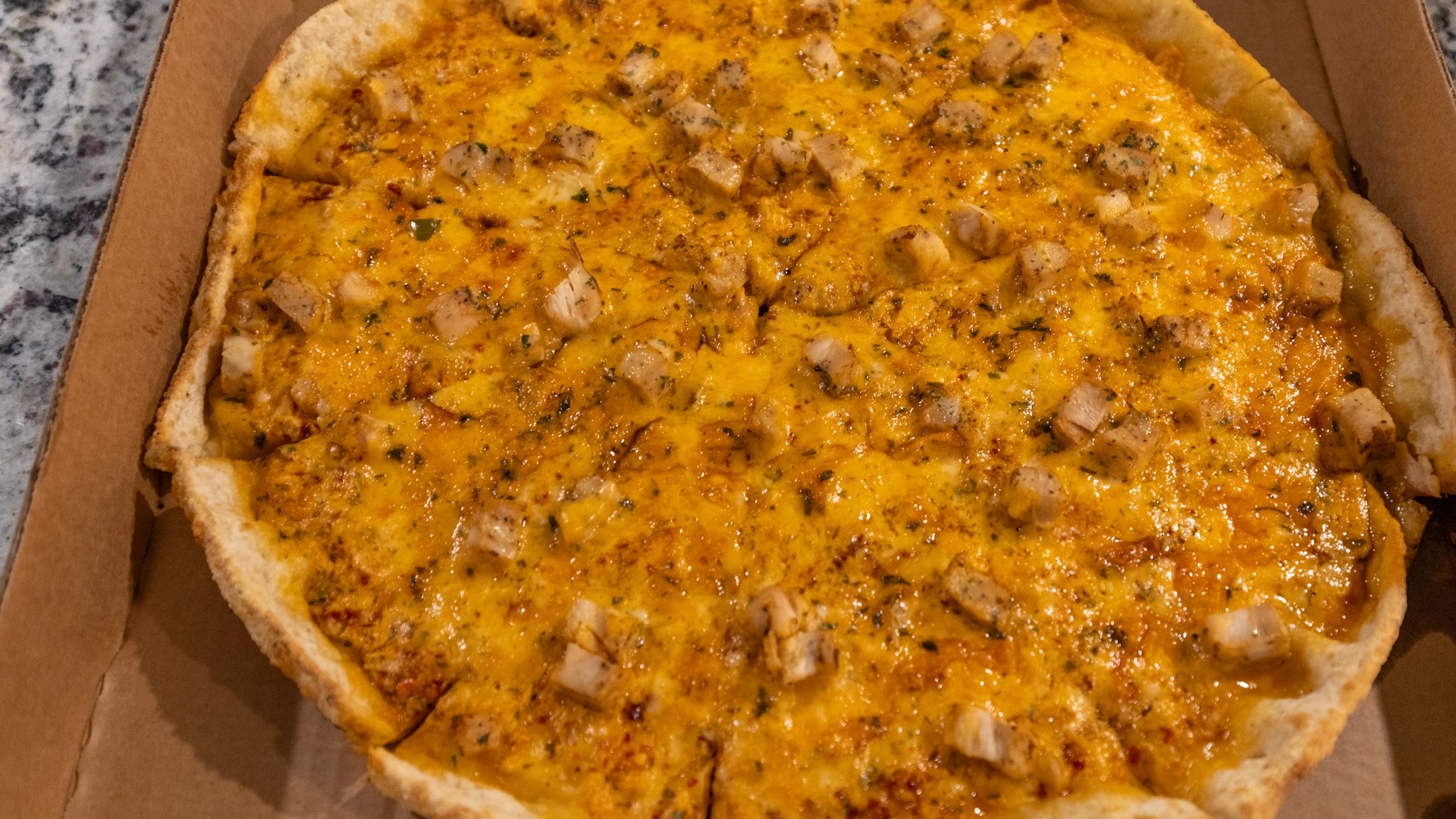 Chicken Hot Wing Pizza (14")