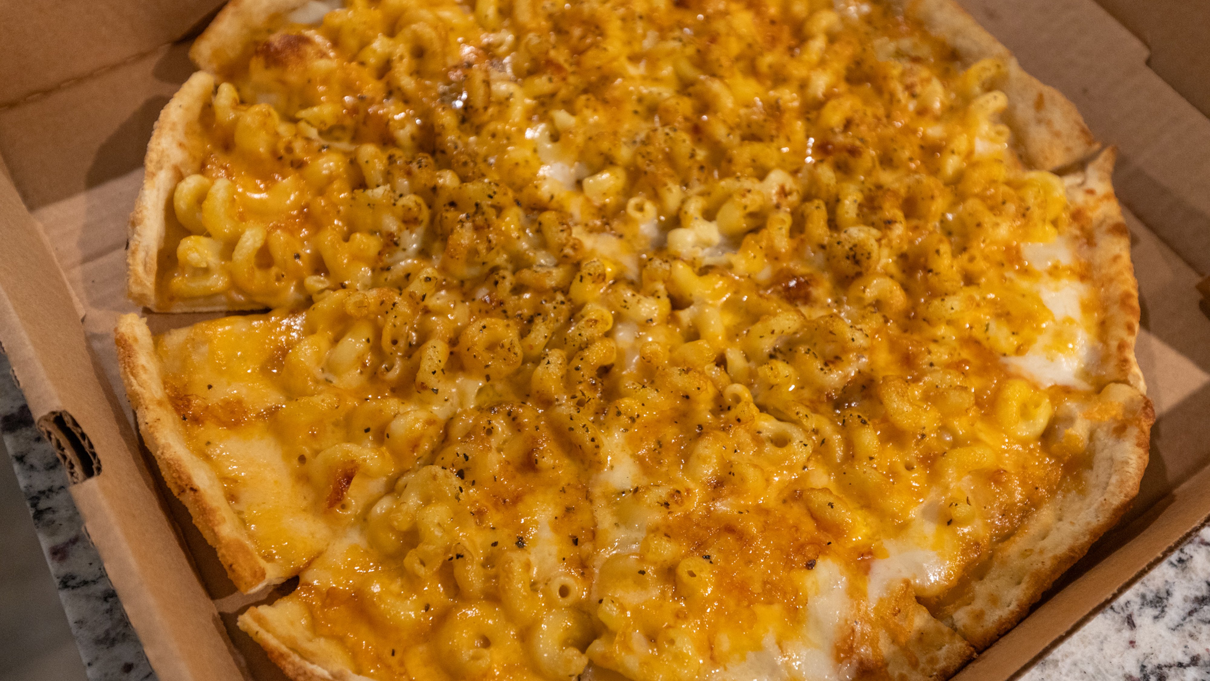 Mac N Cheese Pizza Pizza (14")