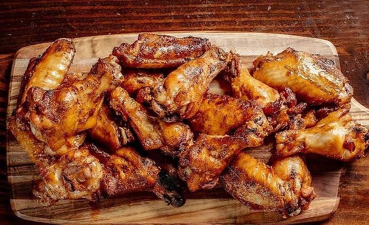 12 Hickory Smoked Wings