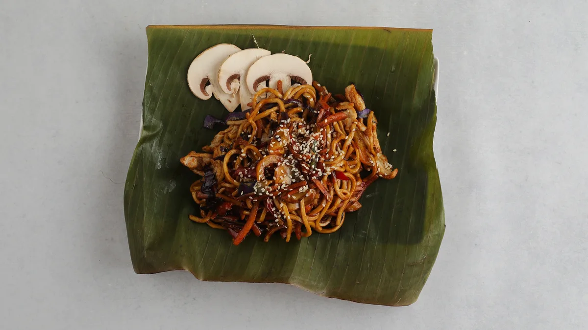 Lo main noodles velika porcija