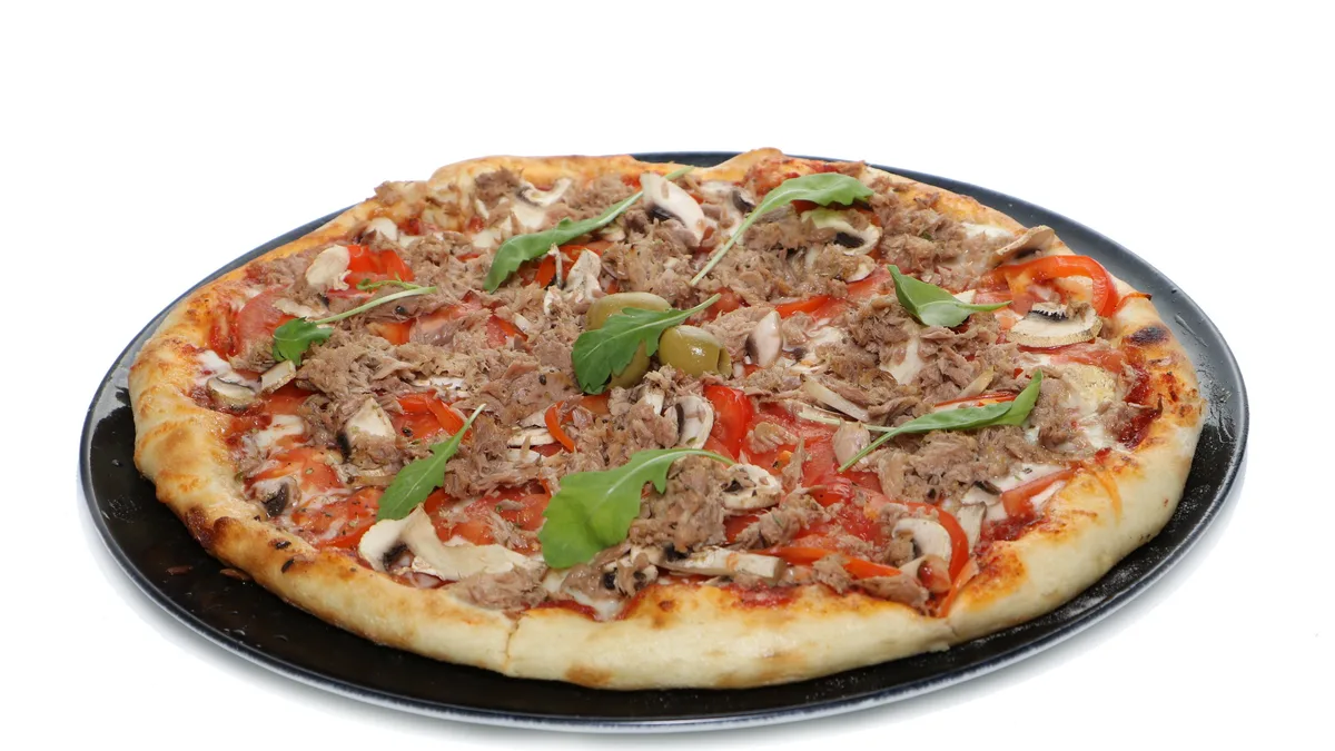 Tuna pizza 32cm