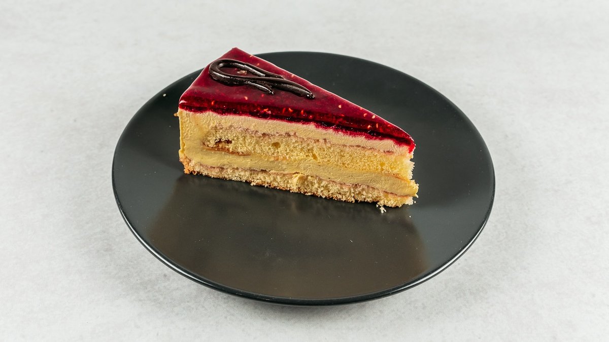 Torta vanilija s malinama i jagoda