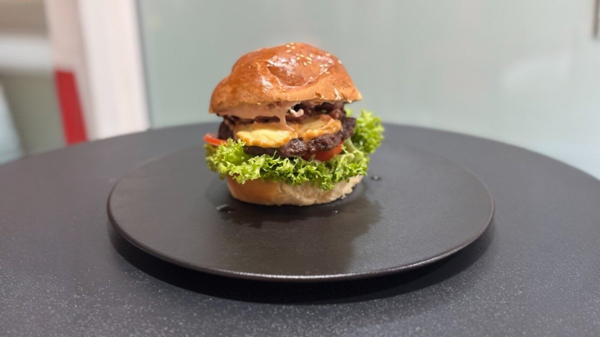 STREET Špeciál Oštiepkový Burger