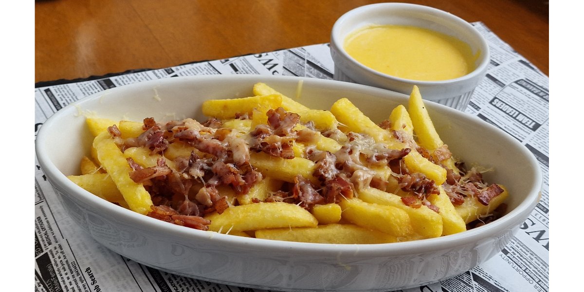 Hranolky s chrumkavou slaninkou a zapečeným syrom Parmegiano reggiano