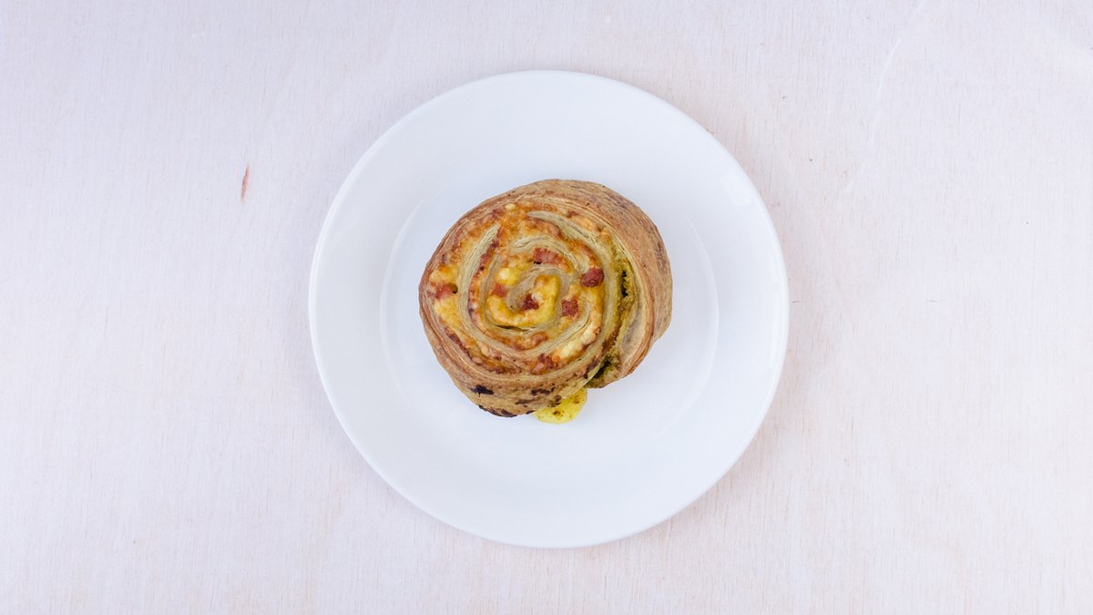 Pizza slimáky - syr eidam, saláma Miláno, klobása