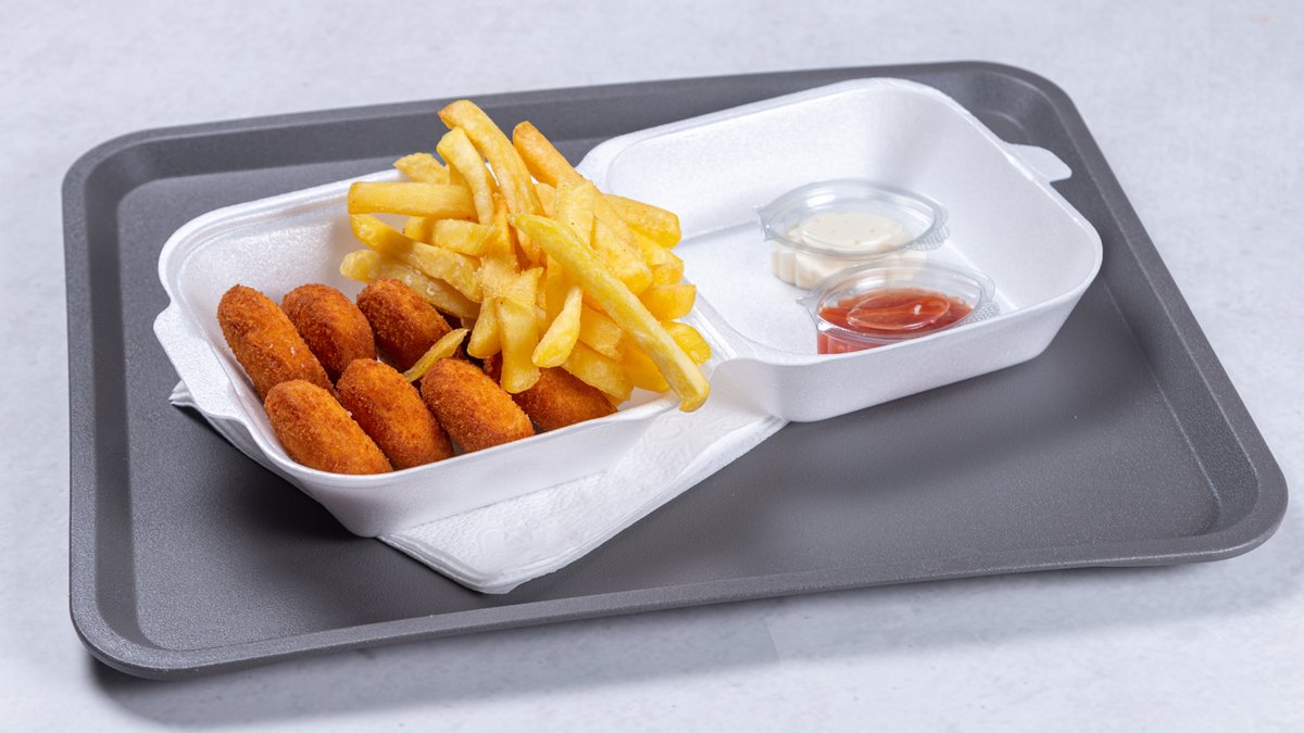 Chicken nuggets sa mocarelom 12 komada i pomfrit