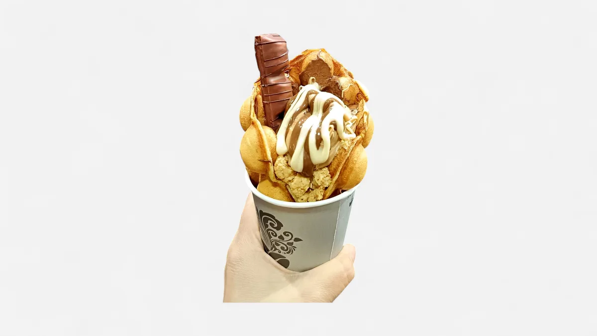 Kinder Bueno bubble waffle
