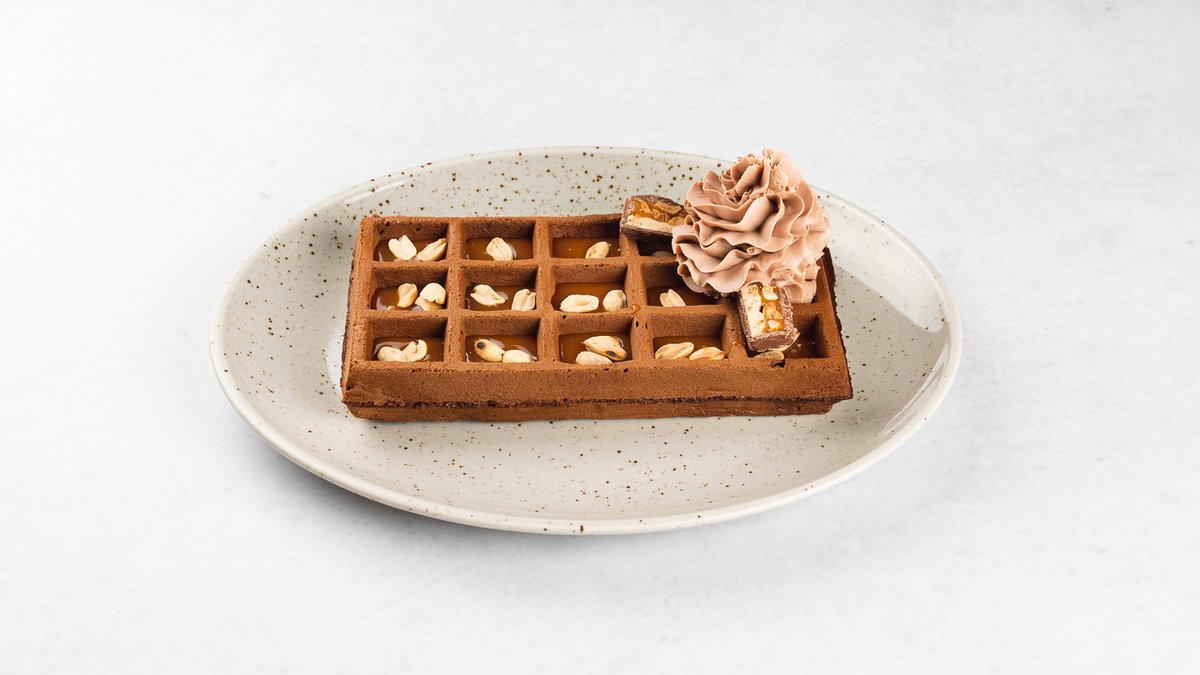 Snickers bubble waffle