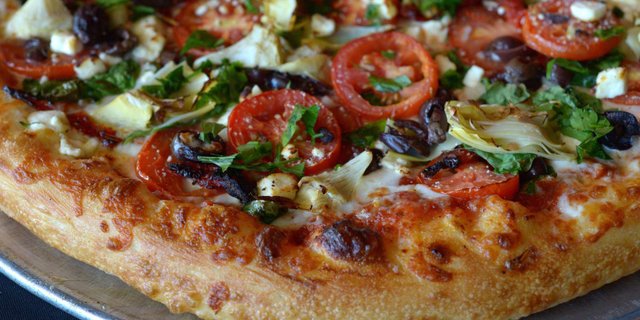 18" Mediterranean Pizza