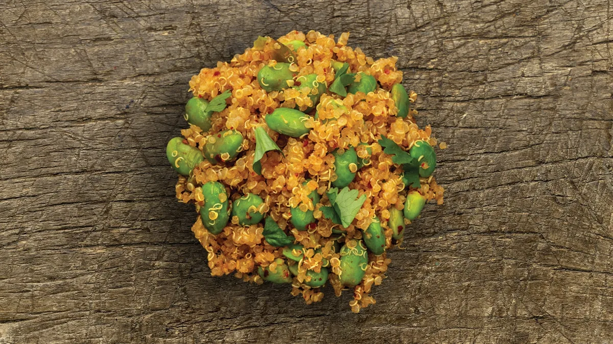 Pikáns pirított quinoa