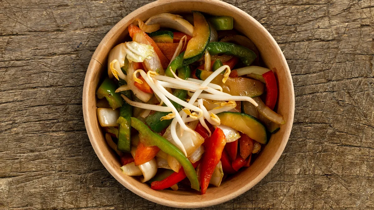 Vegyes zöldségek wokban pirítva