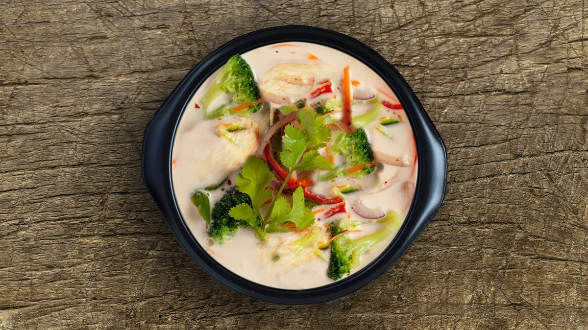Kókusztejes curry leves csirkével (csípős)