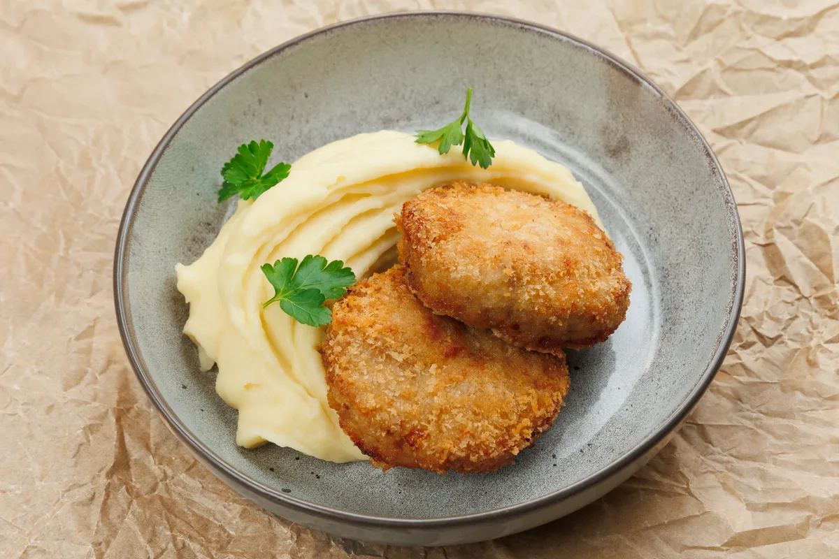 Chicken cutlets with mashed potatoes