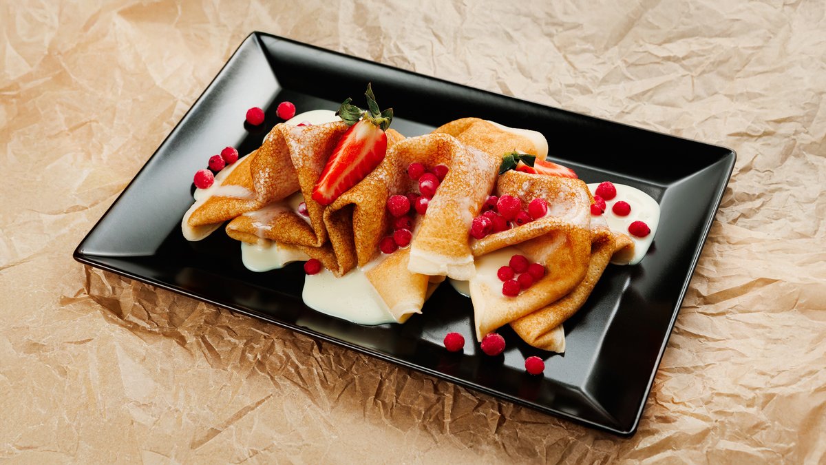 Pancakes with condensed milk and red currants
