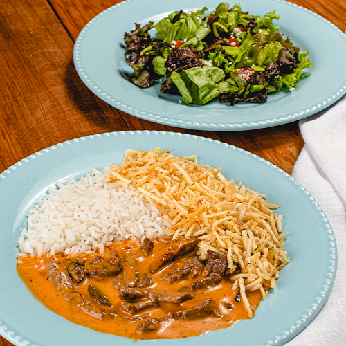 Strogonoff à Sua Escolha + Saladinha