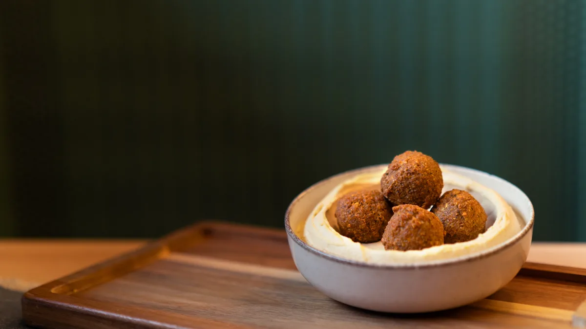 Humus sa falafelom