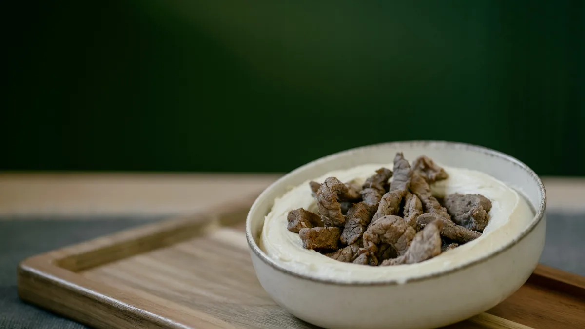 Humus sa govedinom