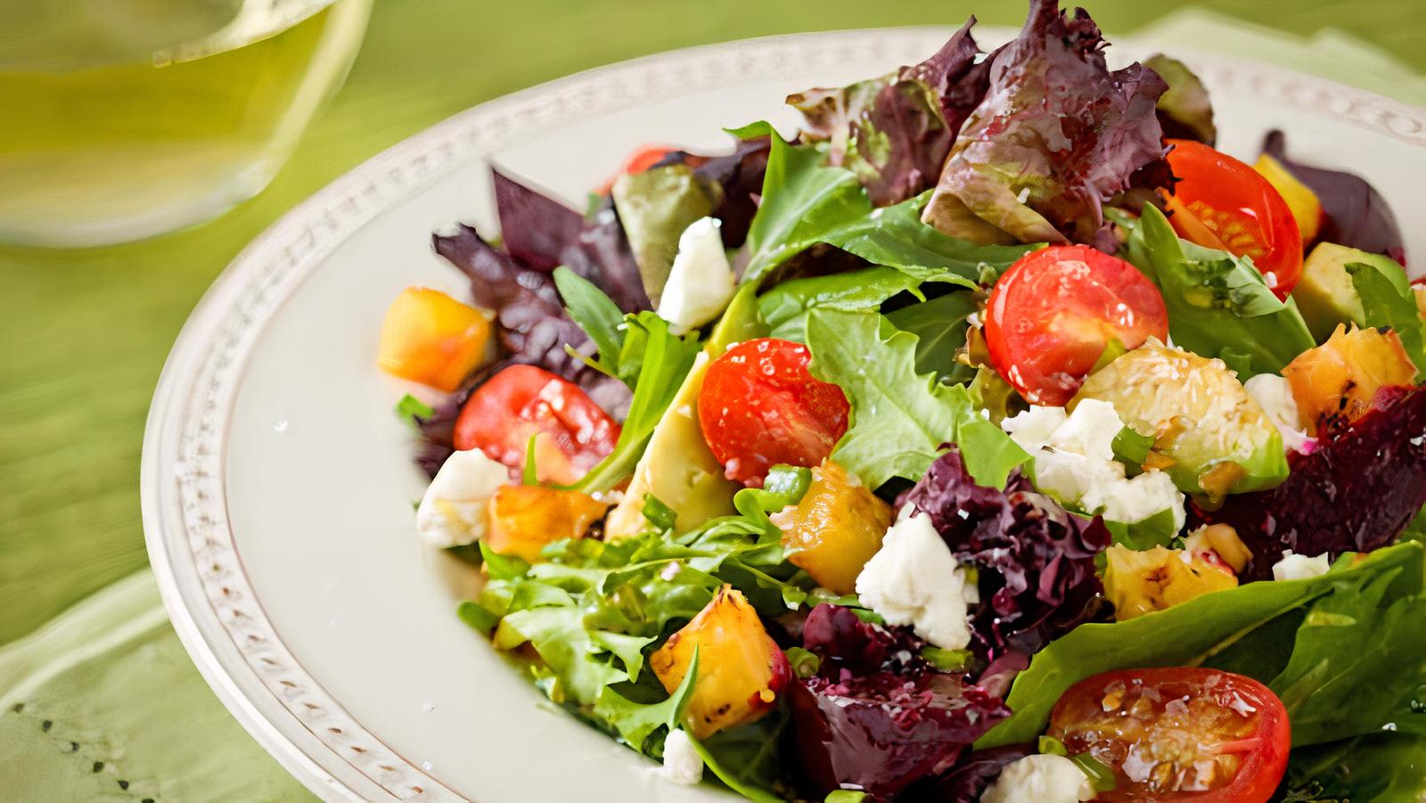 Garden Salad with Cheese