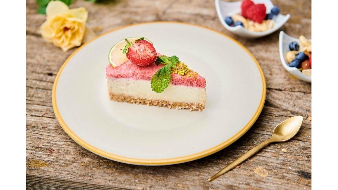Mojito cheesecake cu căpșune, mentă și limes