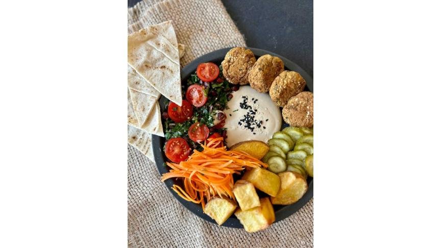 Rainbowl cu falafel / Lipie