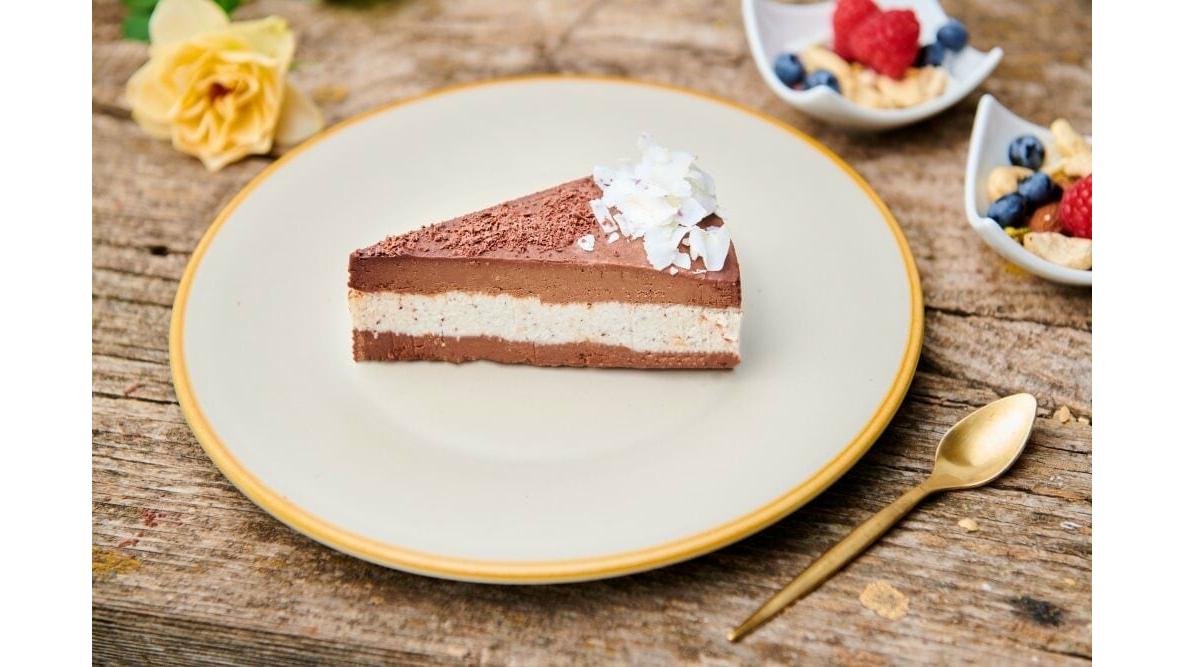 Tort Bora Bora cu nucă de cocos fresh și ciocolată