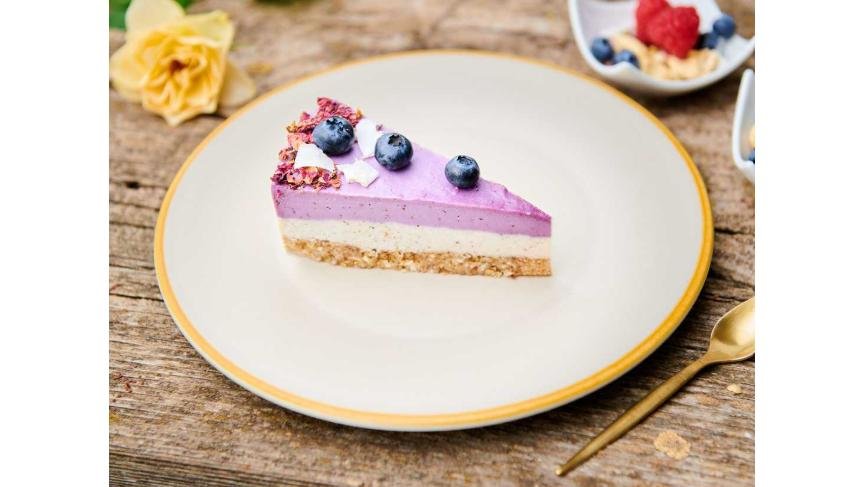 Tort Intense cu cocos și afine