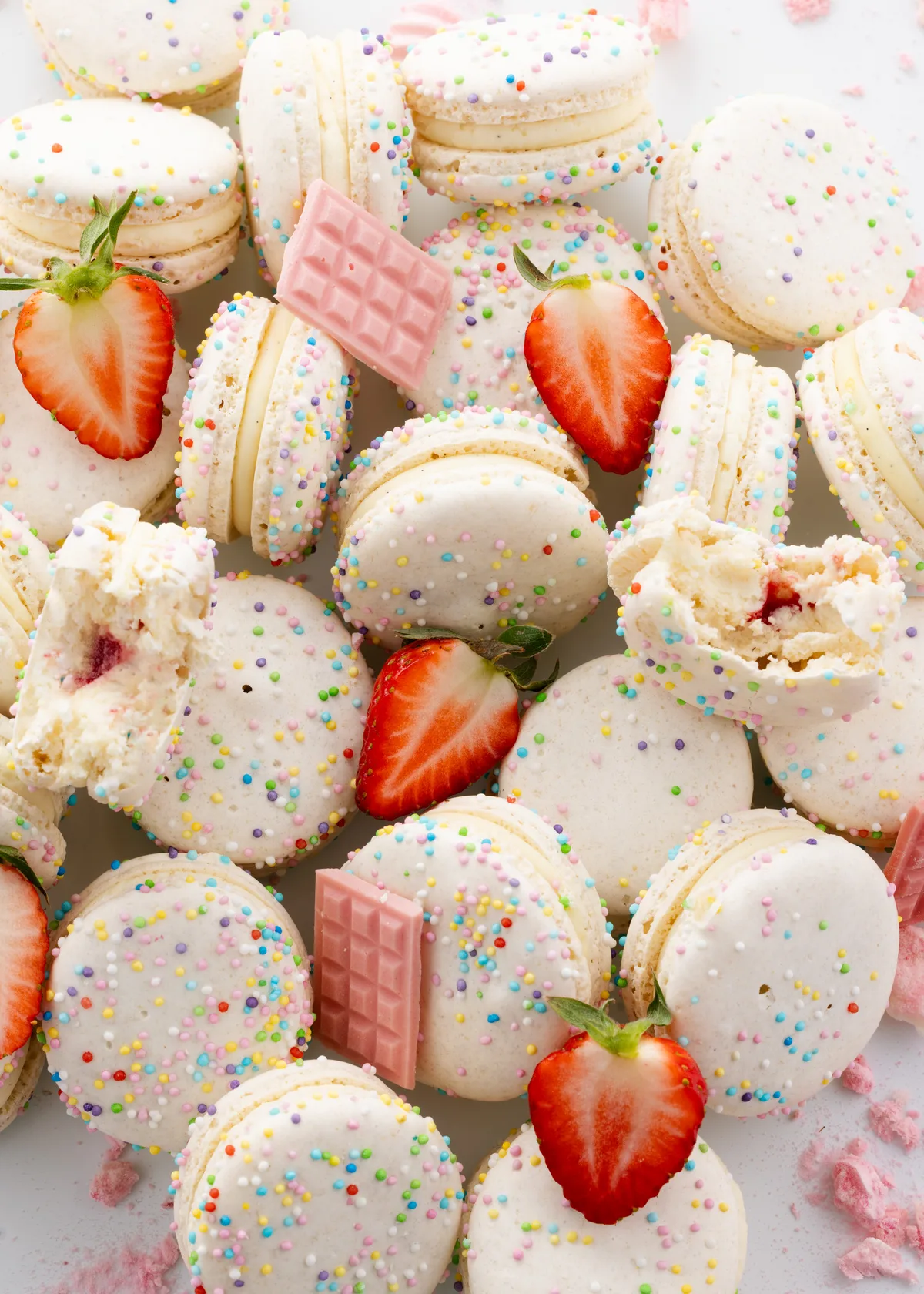 BIRTHDAY CAKE MACARON