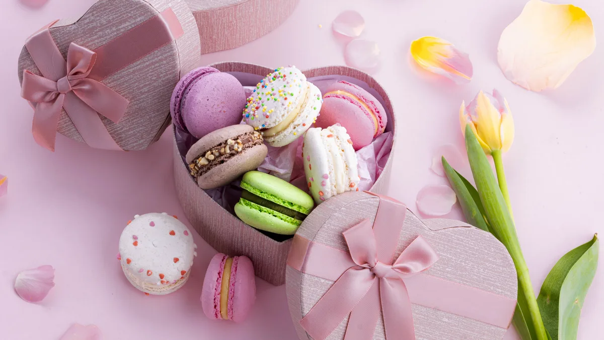 MASNIS SZÍV AJÁNDÉKDOBOZ 5 DB MACARONNAL
