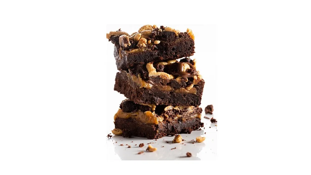 NUTELLÁS SÓS KARAMELLÁS FÖLDIMOGYORÓS BROWNIE