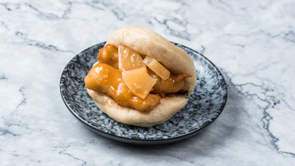 B8) Bao Bun με Γλυκόξινο Κοτόπουλο
